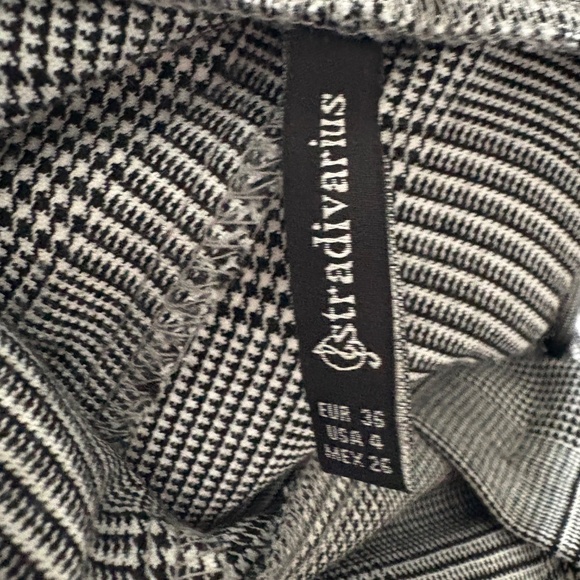 Stradivarius Houndstooth Pleated Shorts – Size 36 (Runs Large) - Picture 5 of 5